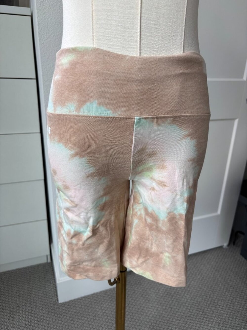 Justice White Tan Tie Dye Pull On Shorts Activewear Girl's Size Large (12/14)